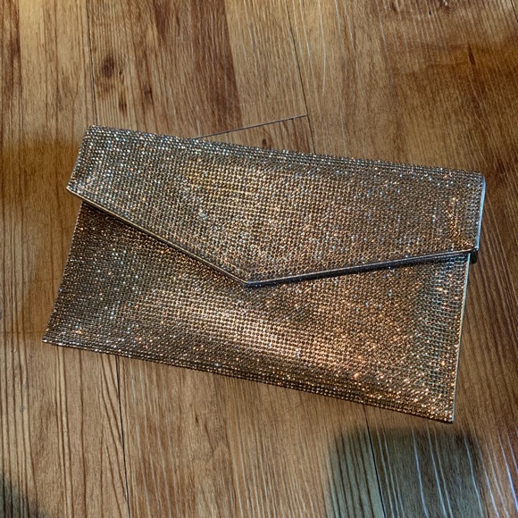 Handbags - 🔥MOVING SALE🔥 Gold crystal clutch w chain